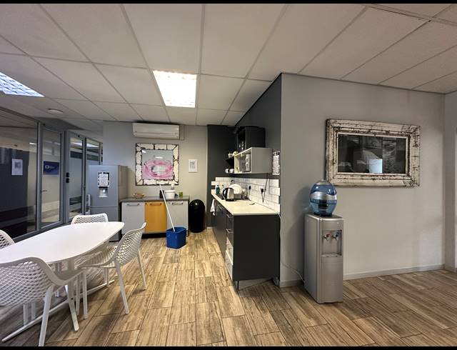90.70M² CO-WORKING SPACE TO LET IN DIE HOEWES